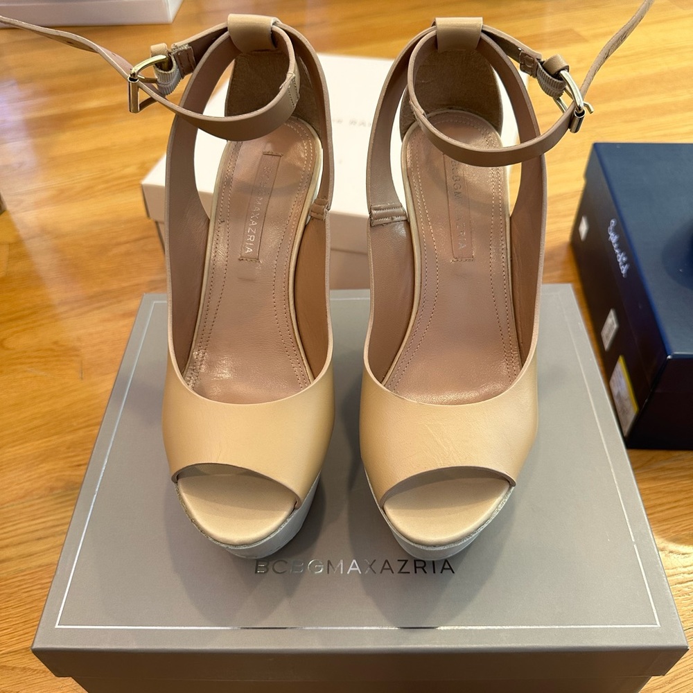 BCBG WEDGES